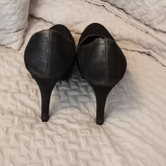 Shoes - Picture 2 of 4